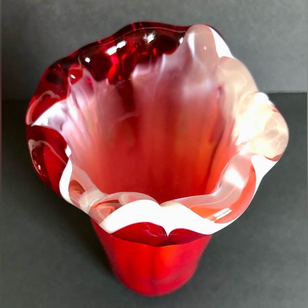 VTG s "L. E. Smith" Mid Century '60' "Swung Glass"  Red & white 7" Vase